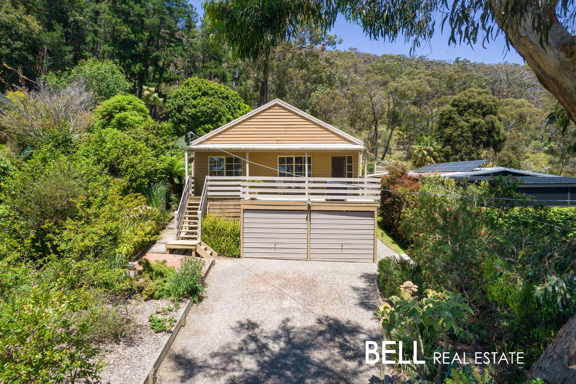 4 Bayview Crescent, THE BASIN VIC 3154