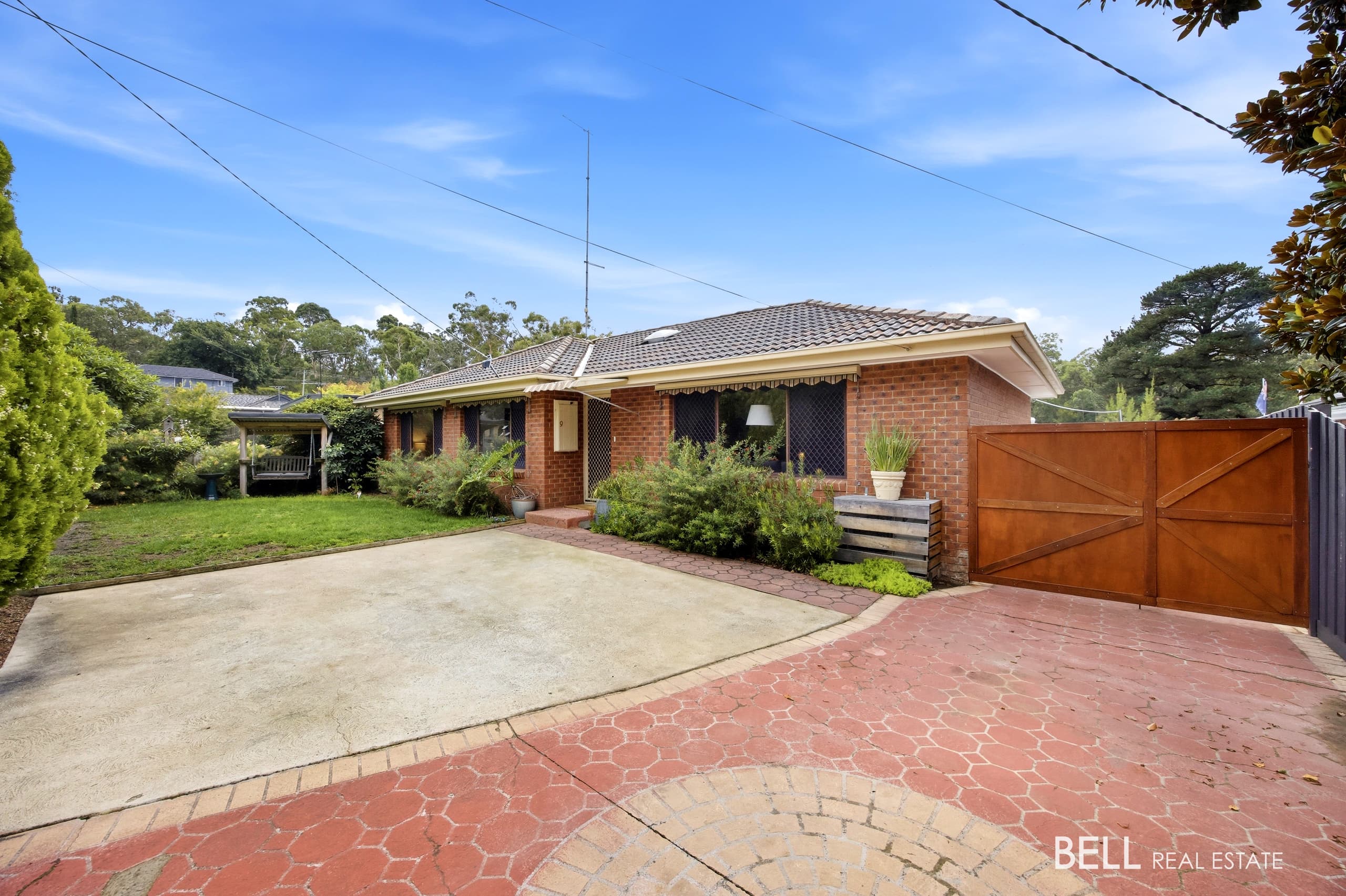 9 Dean Crescent, LAUNCHING PLACE VIC 3139
