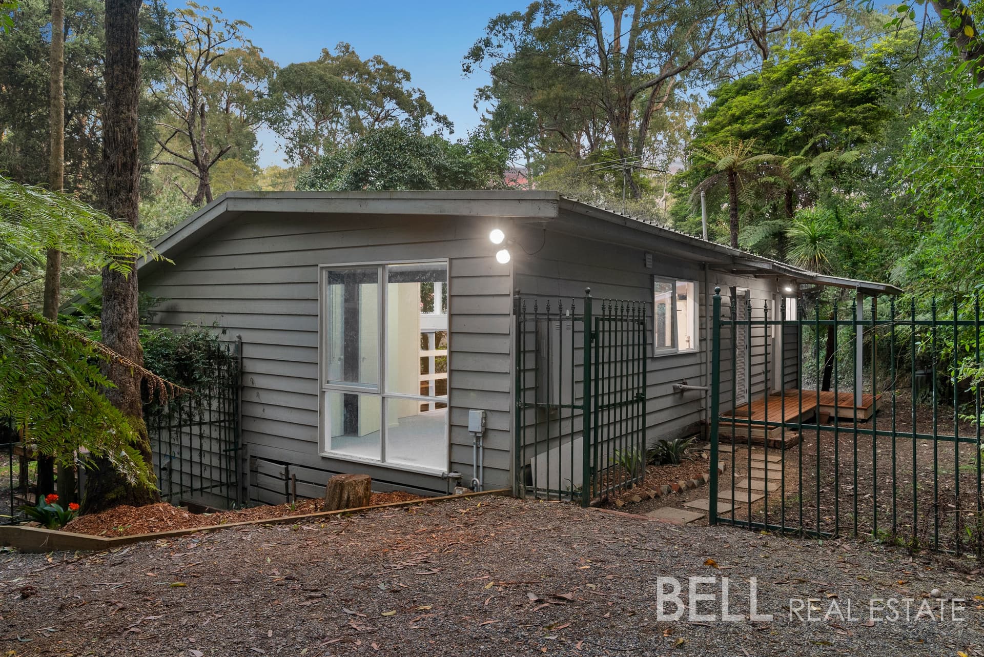 6 Glenholme Avenue, MOUNT EVELYN VIC 3796