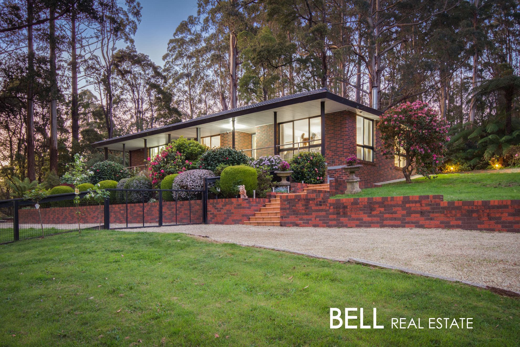 13 Mills Avenue, SASSAFRAS VIC 3787