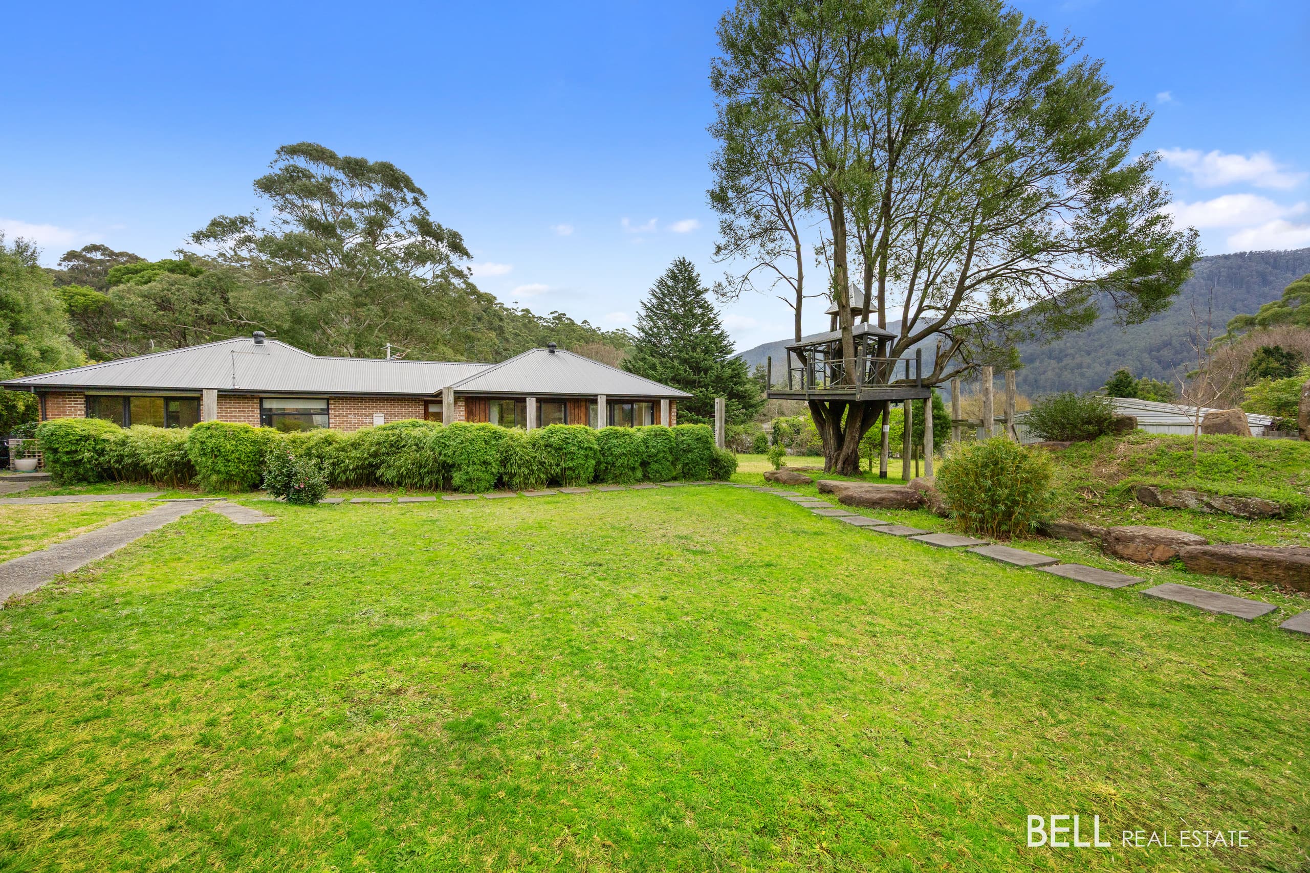 23 Clarke Avenue, WARBURTON VIC 3799