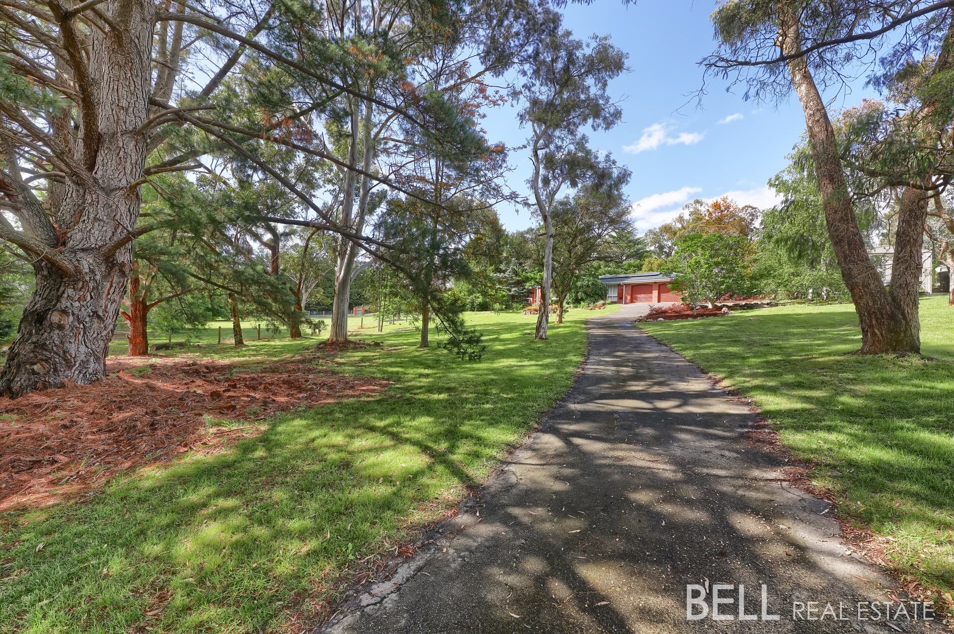 8 Warburton Highway, LILYDALE VIC 3140