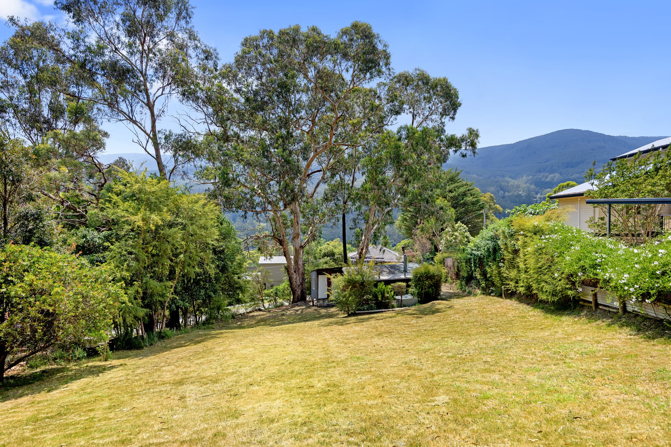 4 Redcliffs Avenue, WARBURTON VIC 3799