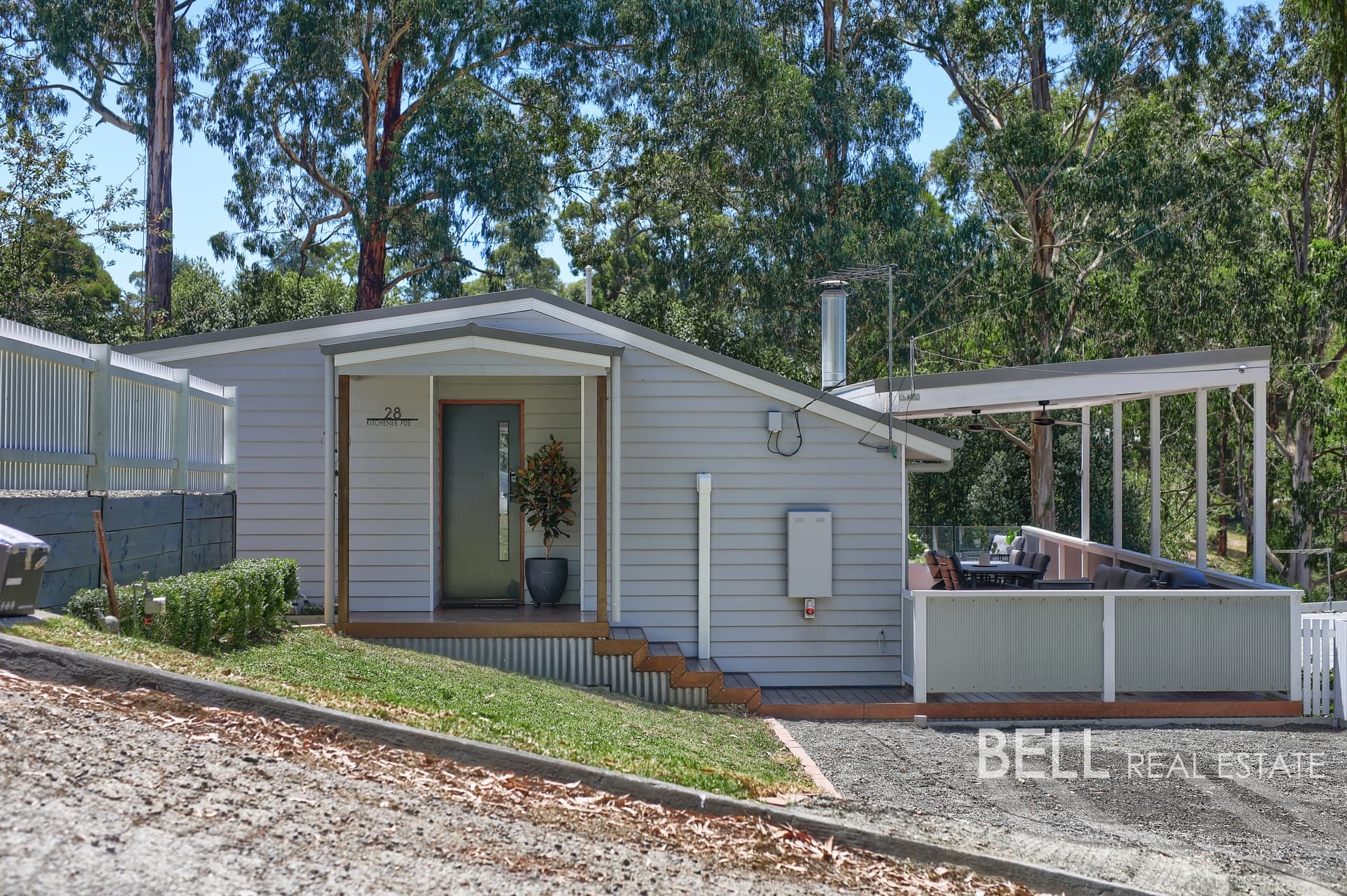 28 Kitchener Parade, COCKATOO VIC 3781