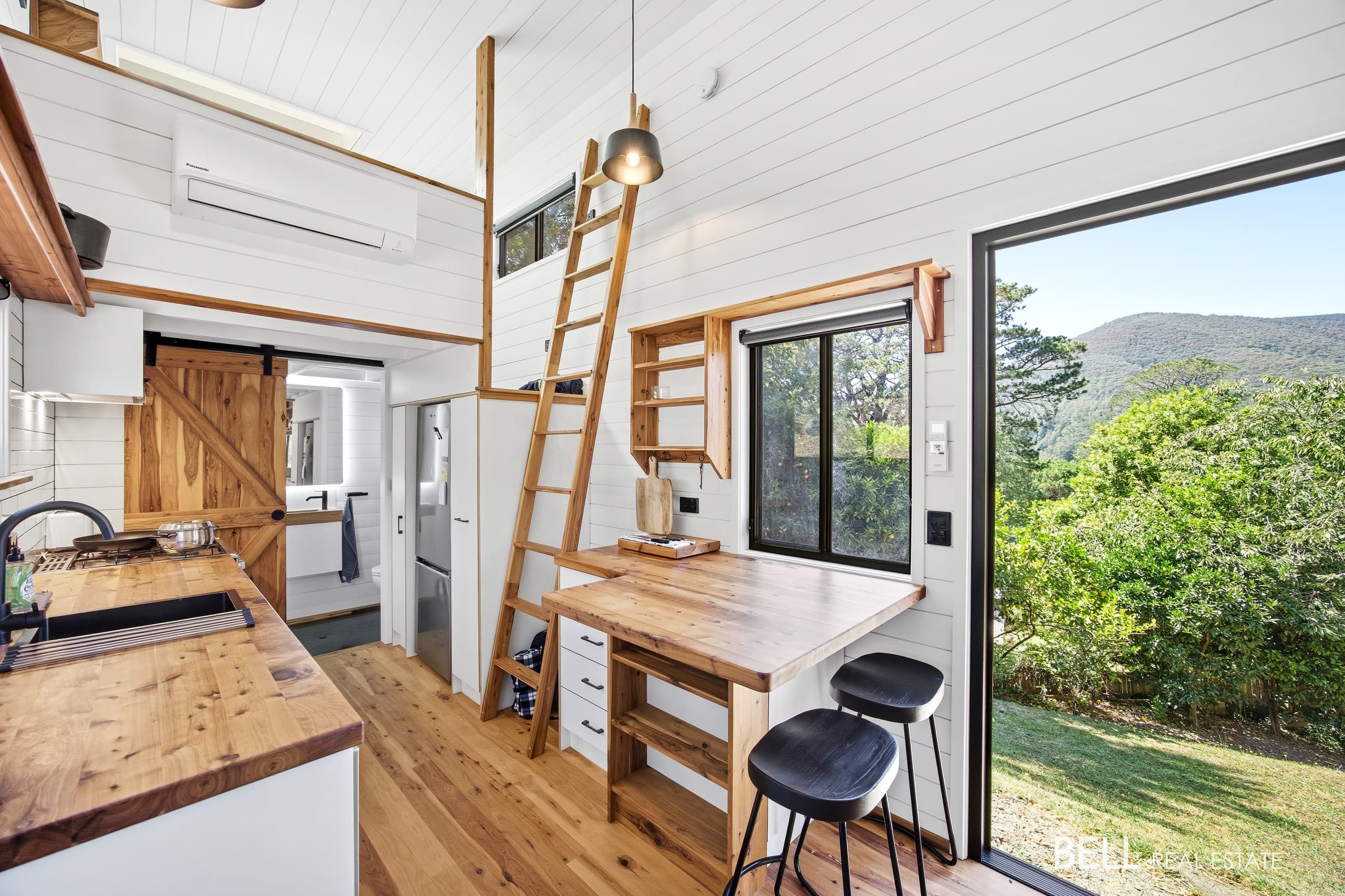 7 Brisbane Parade, WARBURTON VIC 3799