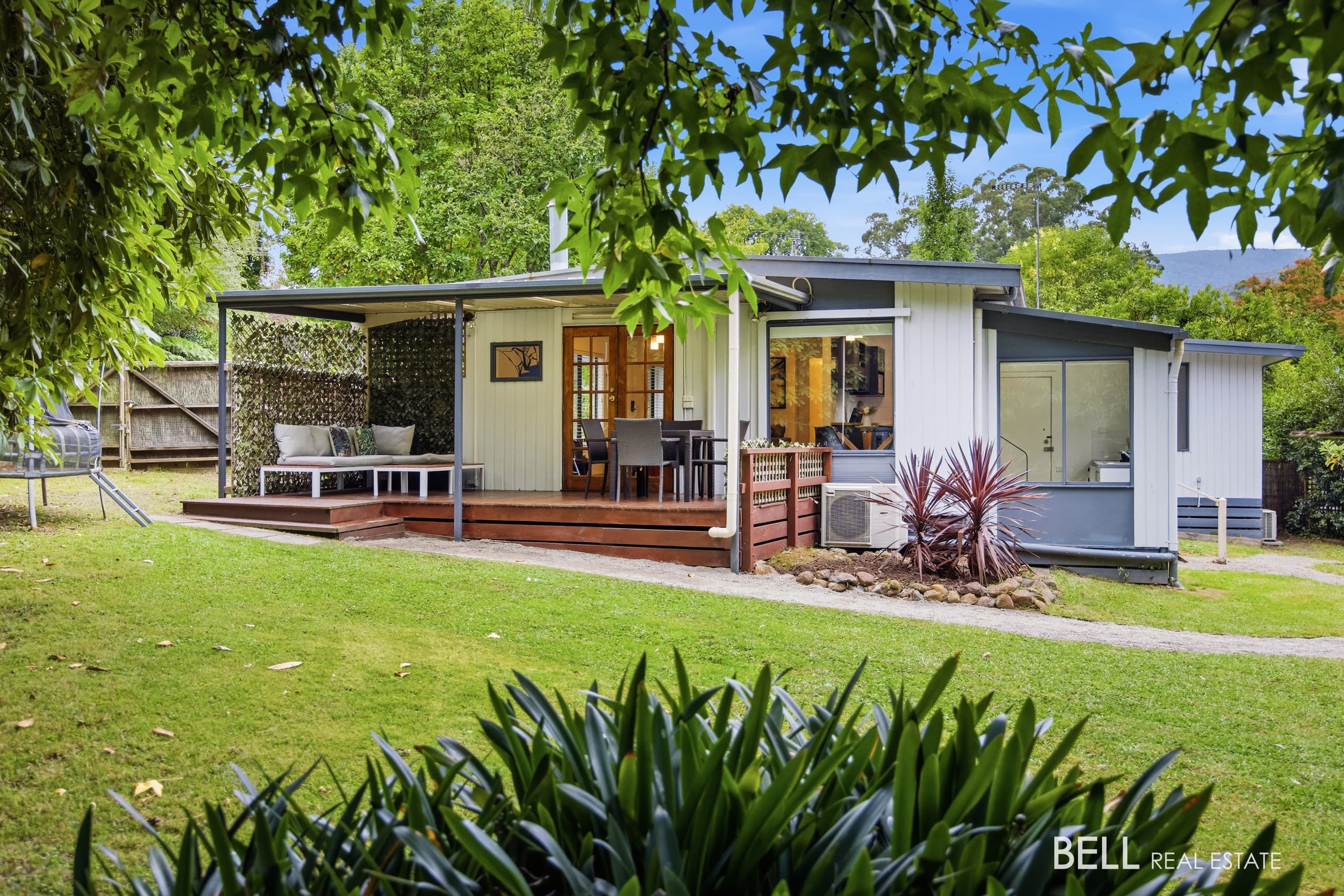 6 Lincoln Road, WARBURTON VIC 3799